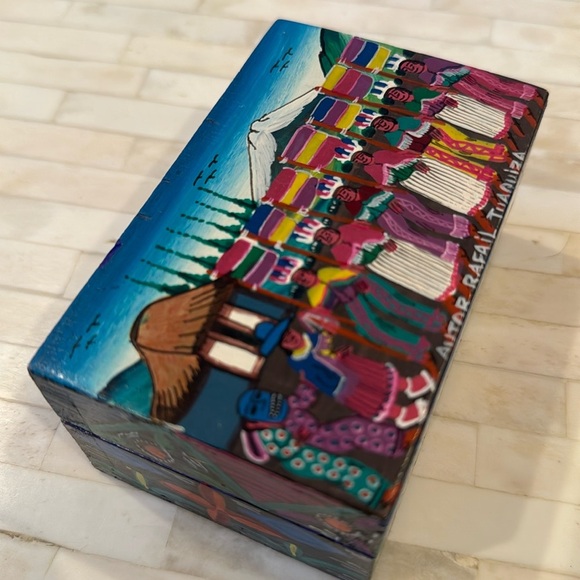 Vintage Equador Hand Painted Folk Art Hinged Blue Muti Trinket Box - Picture 8 of 9